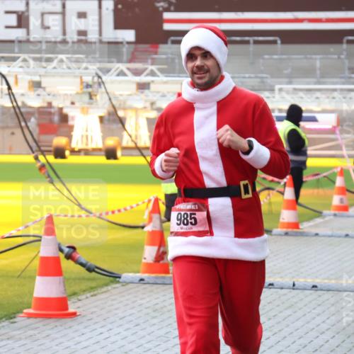 07.12.2025 - St. Pauli X-Mass-Run No. 15 Luisa Fischer http://msf.ph/oto/9390849 07.12.2025 11:00:41 Ziel 15, 985, 4793, 225, 435, 440, 529, 611, 985, 988, 1482, 1558, 1702, 1721, 3586, 3952, 4478, 4793 meine-sportfotos.de