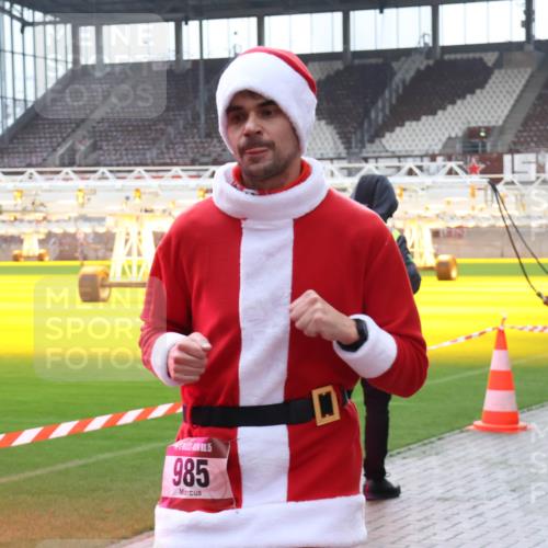 07.12.2025 - St. Pauli X-Mass-Run No. 15 Luisa Fischer http://msf.ph/oto/9390857 07.12.2025 11:00:44 Ziel 15, 985, 225, 410, 433, 435, 439, 440, 529, 611, 985, 988, 1482, 1558, 1702, 1721, 3586, 3952, 4478, 4793 meine-sportfotos.de
