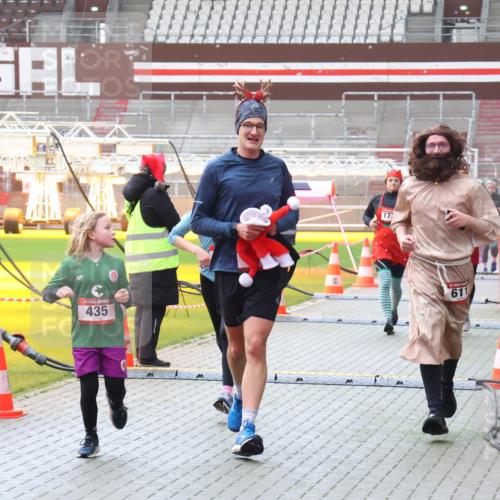 07.12.2025 - St. Pauli X-Mass-Run No. 15 Luisa Fischer http://msf.ph/oto/9390866 07.12.2025 11:00:49 Ziel 435, 17, 611, 225, 410, 433, 435, 439, 440, 529, 611, 985, 988, 1482, 1558, 1702, 1721, 3586, 3952, 4478, 4793 meine-sportfotos.de