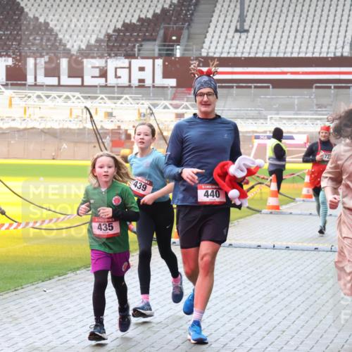 07.12.2025 - St. Pauli X-Mass-Run No. 15 Luisa Fischer http://msf.ph/oto/9390871 07.12.2025 11:00:51 Ziel 5, 435, 439, 440, 72, 611, 225, 410, 433, 435, 439, 440, 529, 611, 985, 988, 1482, 1558, 1702, 1721, 3586, 3952, 4478, 4793 meine-sportfotos.de