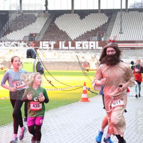 07.12.2025 - St. Pauli X-Mass-Run No. 15 Luisa Fischer http://msf.ph/oto/9390876 07.12.2025 11:00:52 Ziel 439, 5, 435, 611, 1721, 225, 410, 433, 435, 439, 440, 492, 529, 611, 985, 988, 1482, 1558, 1702, 1721, 3586, 3952, 4478, 4793 meine-sportfotos.de