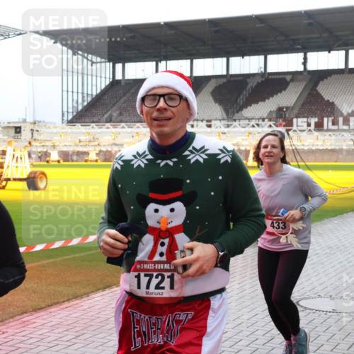 07.12.2025 - St. Pauli X-Mass-Run No. 15 Luisa Fischer http://msf.ph/oto/9390884 07.12.2025 11:01:00 Ziel 15, 723, 1721, 433, 68, 135, 225, 410, 433, 435, 439, 440, 492, 529, 611, 985, 988, 1660, 1721, 3349, 3353, 3586, 3952, 4478, 4793 meine-sportfotos.de