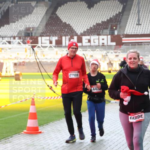 07.12.2025 - St. Pauli X-Mass-Run No. 15 Luisa Fischer http://msf.ph/oto/9390888 07.12.2025 11:01:14 Ziel 15, 35, 1, 447, 3357, 68, 135, 225, 410, 433, 435, 439, 440, 492, 611, 985, 988, 1065, 1068, 1660, 1705, 1721, 3349, 3353, 3952, 4478, 4793 meine-sportfotos.de