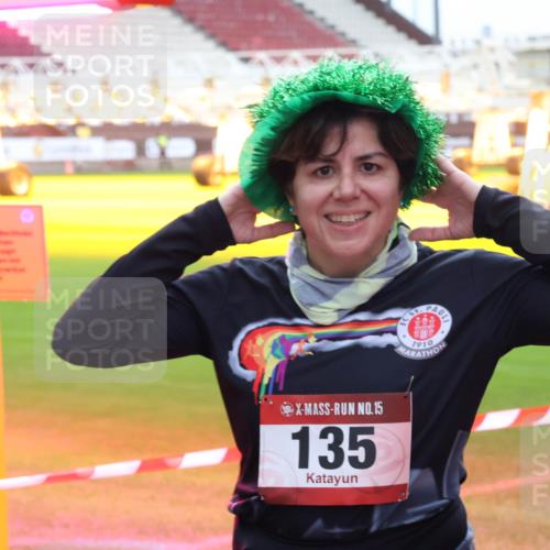 07.12.2025 - St. Pauli X-Mass-Run No. 15 Luisa Fischer http://msf.ph/oto/9390891 07.12.2025 11:01:15 Ziel 15, 135, 68, 89, 135, 225, 410, 433, 435, 439, 440, 492, 611, 985, 988, 1065, 1068, 1660, 1705, 1721, 3349, 3353, 3952, 4478, 4793 meine-sportfotos.de