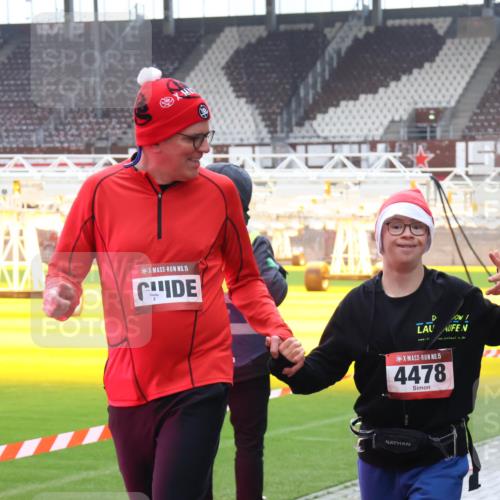 07.12.2025 - St. Pauli X-Mass-Run No. 15 Luisa Fischer http://msf.ph/oto/9390895 07.12.2025 11:01:17 Ziel 15, 15, 4478, 68, 89, 135, 410, 433, 435, 439, 440, 492, 611, 985, 1065, 1068, 1660, 1705, 1721, 3349, 3353, 3952, 4478, 4793 meine-sportfotos.de