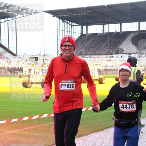07.12.2025 - St. Pauli X-Mass-Run No. 15 Luisa Fischer http://msf.ph/oto/9390898 07.12.2025 11:01:18 Ziel 15, 15, 4478, 68, 89, 135, 410, 433, 435, 439, 440, 492, 611, 1065, 1068, 1660, 1705, 1721, 3349, 3353, 3952, 4478 meine-sportfotos.de