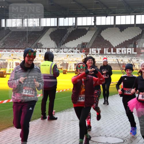 07.12.2025 - St. Pauli X-Mass-Run No. 15 Luisa Fischer http://msf.ph/oto/9390900 07.12.2025 11:01:21 Ziel 3353, 3349, 41, 106, 68, 68, 89, 135, 410, 433, 435, 439, 440, 492, 557, 611, 1065, 1068, 1660, 1705, 1721, 3349, 3353, 3952, 4478 meine-sportfotos.de