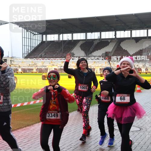 07.12.2025 - St. Pauli X-Mass-Run No. 15 Luisa Fischer http://msf.ph/oto/9390903 07.12.2025 11:01:22 Ziel 15, 3353, 5, 3349, 1065, 1068, 15, 68, 68, 89, 135, 410, 433, 439, 492, 557, 611, 1065, 1068, 1660, 1705, 1721, 3349, 3353, 3952, 4478 meine-sportfotos.de