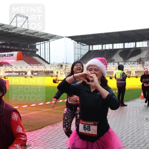07.12.2025 - St. Pauli X-Mass-Run No. 15 Luisa Fischer http://msf.ph/oto/9390906 07.12.2025 11:01:23 Ziel 15, 68, 410, 68, 89, 135, 410, 433, 439, 492, 557, 1065, 1068, 1660, 1705, 1721, 3349, 3353, 4478 meine-sportfotos.de