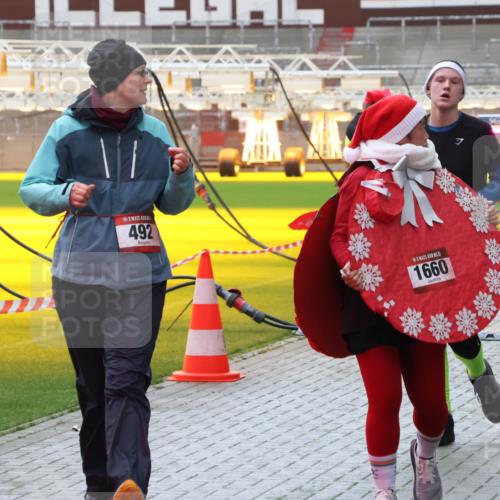 07.12.2025 - St. Pauli X-Mass-Run No. 15 Luisa Fischer http://msf.ph/oto/9390919 07.12.2025 11:01:31 Ziel 492, 15, 1660, 68, 89, 132, 135, 139, 410, 433, 439, 492, 557, 1065, 1068, 1300, 1660, 1705, 2252, 3349, 3353 meine-sportfotos.de