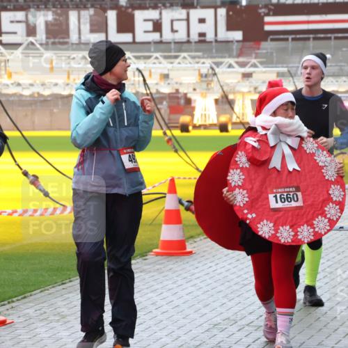 07.12.2025 - St. Pauli X-Mass-Run No. 15 Luisa Fischer http://msf.ph/oto/9390920 07.12.2025 11:01:32 Ziel 491, 5, 1660, 68, 89, 132, 135, 139, 433, 492, 557, 770, 771, 1065, 1068, 1300, 1660, 1705, 2252, 3349, 3353 meine-sportfotos.de