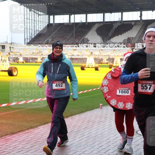 07.12.2025 - St. Pauli X-Mass-Run No. 15 Luisa Fischer http://msf.ph/oto/9390931 07.12.2025 11:01:35 Ziel 492, 15, 1660, 15, 557, 68, 89, 132, 135, 139, 492, 557, 766, 770, 771, 1065, 1068, 1300, 1367, 1615, 1660, 1705, 2251, 2252, 3349, 3353 meine-sportfotos.de