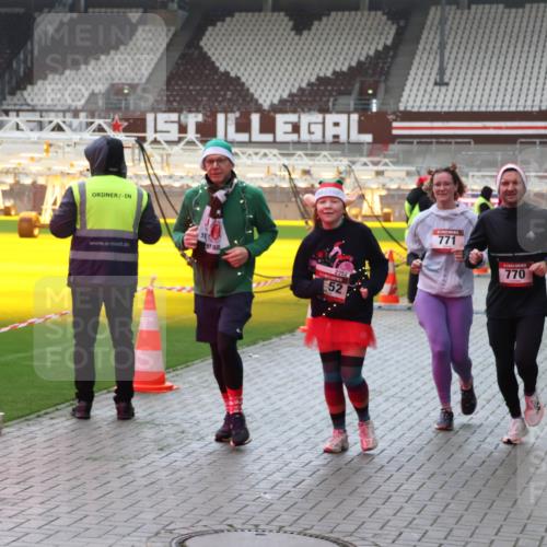 07.12.2025 - St. Pauli X-Mass-Run No. 15 Luisa Fischer http://msf.ph/oto/9390948 07.12.2025 11:01:57 Ziel 2252, 52, 771, 770, 89, 132, 139, 336, 376, 557, 766, 770, 771, 1045, 1048, 1067, 1300, 1367, 1615, 1637, 1640, 1705, 2251, 2252 meine-sportfotos.de