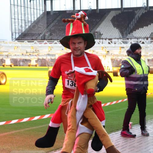 07.12.2025 - St. Pauli X-Mass-Run No. 15 Luisa Fischer http://msf.ph/oto/9390959 07.12.2025 11:02:10 Ziel 13, 132, 139, 336, 376, 766, 770, 771, 837, 838, 842, 851, 1045, 1048, 1067, 1300, 1367, 1615, 1637, 1640, 2251, 2252, 2576 meine-sportfotos.de
