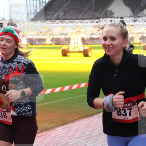 07.12.2025 - St. Pauli X-Mass-Run No. 15 Luisa Fischer http://msf.ph/oto/9390981 07.12.2025 11:02:22 Ziel 100, 838, 15, 837, 95, 193, 314, 317, 336, 376, 837, 838, 842, 847, 851, 1045, 1048, 1067, 1143, 1367, 1416, 1611, 1615, 1637, 1640, 2329, 2576 meine-sportfotos.de