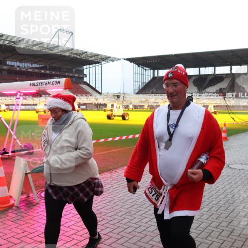 07.12.2025 - St. Pauli X-Mass-Run No. 15 Luisa Fischer http://msf.ph/oto/9390991 07.12.2025 11:02:44 Ziel 1, 15, 2575, 20, 25, 95, 193, 314, 317, 542, 547, 746, 747, 749, 751, 837, 838, 842, 847, 851, 1143, 1416, 1611, 2329, 2519, 2520, 2576 meine-sportfotos.de
