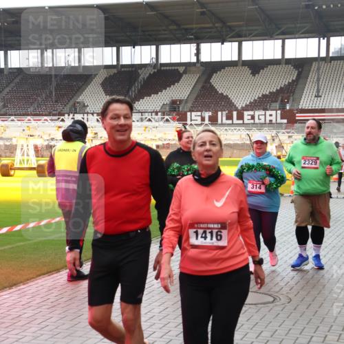 07.12.2025 - St. Pauli X-Mass-Run No. 15 Luisa Fischer http://msf.ph/oto/9390998 07.12.2025 11:03:01 Ziel 15, 1416, 314, 2329, 20, 25, 151, 160, 193, 314, 317, 502, 542, 547, 574, 746, 747, 749, 751, 847, 880, 953, 997, 1063, 1102, 1143, 1611, 2329, 2519, 2520 meine-sportfotos.de