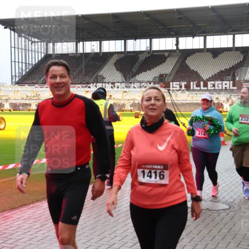 07.12.2025 - St. Pauli X-Mass-Run No. 15 Luisa Fischer http://msf.ph/oto/9391000 07.12.2025 11:03:02 Ziel 1416, 314, 2329, 20, 25, 151, 160, 193, 314, 317, 502, 542, 547, 574, 746, 747, 749, 751, 847, 875, 880, 953, 997, 1063, 1102, 1143, 1611, 2329, 2519, 2520 meine-sportfotos.de