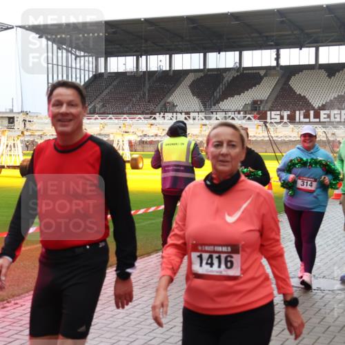 07.12.2025 - St. Pauli X-Mass-Run No. 15 Luisa Fischer http://msf.ph/oto/9391001 07.12.2025 11:03:02 Ziel 314, 1416, 2329, 20, 25, 151, 160, 193, 314, 317, 502, 542, 547, 574, 746, 747, 749, 751, 847, 875, 880, 953, 997, 1063, 1102, 1143, 1611, 2329, 2519, 2520 meine-sportfotos.de