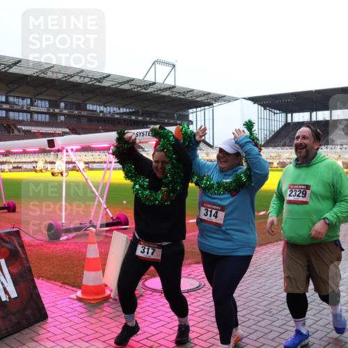 07.12.2025 - St. Pauli X-Mass-Run No. 15 Luisa Fischer http://msf.ph/oto/9391008 07.12.2025 11:03:06 Ziel 317, 5, 314, 2329, 20, 25, 151, 160, 314, 317, 502, 542, 547, 574, 599, 602, 612, 746, 747, 749, 751, 875, 880, 953, 997, 1063, 1102, 1611, 2329, 2519, 2520, 4809 meine-sportfotos.de