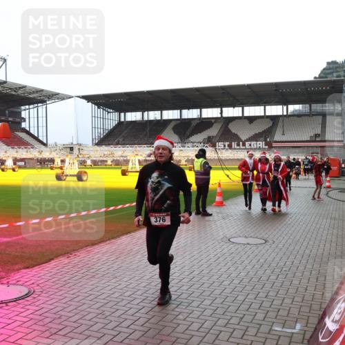07.12.2025 - St. Pauli X-Mass-Run No. 15 Luisa Fischer http://msf.ph/oto/9391010 07.12.2025 11:03:13 Ziel 376, 20, 25, 151, 160, 502, 542, 547, 574, 599, 602, 612, 746, 747, 749, 751, 875, 880, 953, 997, 1063, 1102, 1644, 1668, 1670, 2520, 4809 meine-sportfotos.de