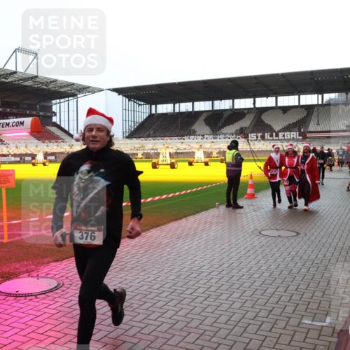07.12.2025 - St. Pauli X-Mass-Run No. 15 Luisa Fischer http://msf.ph/oto/9391012 07.12.2025 11:03:13 Ziel 376, 2520, 20, 25, 151, 160, 502, 542, 547, 574, 599, 602, 612, 746, 747, 749, 751, 875, 880, 953, 997, 1063, 1102, 1644, 1668, 1670, 2520, 4809 meine-sportfotos.de