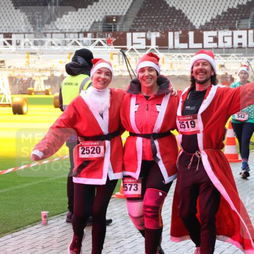 07.12.2025 - St. Pauli X-Mass-Run No. 15 Luisa Fischer http://msf.ph/oto/9391014 07.12.2025 11:03:15 Ziel 15, 2520, 15, 573, 15, 2519, 542, 547, 20, 25, 151, 160, 502, 542, 547, 574, 599, 602, 612, 746, 747, 749, 751, 875, 880, 953, 997, 1063, 1102, 1139, 1385, 1644, 1668, 1670, 4809 meine-sportfotos.de