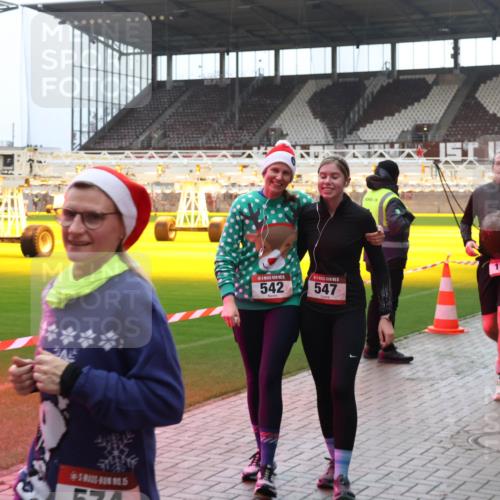 07.12.2025 - St. Pauli X-Mass-Run No. 15 Luisa Fischer http://msf.ph/oto/9391026 07.12.2025 11:03:23 Ziel 15, 542, 547, 151, 160, 20, 25, 151, 160, 502, 574, 599, 602, 612, 746, 747, 748, 749, 751, 853, 875, 880, 953, 997, 1063, 1102, 1139, 1199, 1385, 1644, 1668, 1670, 4809 meine-sportfotos.de