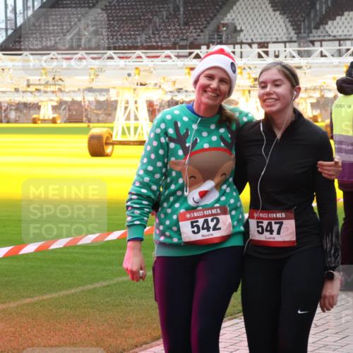 07.12.2025 - St. Pauli X-Mass-Run No. 15 Luisa Fischer http://msf.ph/oto/9391027 07.12.2025 11:03:23 Ziel 15, 542, 15, 547, 20, 25, 151, 160, 502, 574, 599, 602, 612, 746, 747, 748, 749, 751, 853, 875, 880, 953, 997, 1063, 1102, 1139, 1199, 1385, 1644, 1668, 1670, 4809 meine-sportfotos.de
