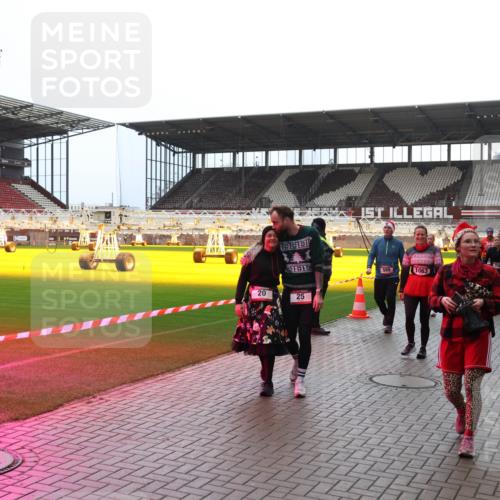 07.12.2025 - St. Pauli X-Mass-Run No. 15 Luisa Fischer http://msf.ph/oto/9391042 07.12.2025 11:03:34 Ziel 20, 25, 599, 1063, 61, 64, 151, 160, 186, 502, 574, 599, 602, 612, 748, 853, 875, 880, 953, 997, 1063, 1102, 1139, 1199, 1385, 1644, 1668, 1670, 1850, 4809 meine-sportfotos.de