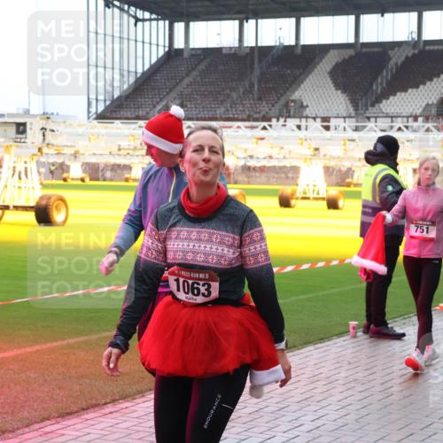 07.12.2025 - St. Pauli X-Mass-Run No. 15 Luisa Fischer http://msf.ph/oto/9391052 07.12.2025 11:03:38 Ziel 15, 1063, 751, 875, 61, 64, 102, 109, 151, 160, 186, 502, 574, 599, 602, 612, 748, 853, 875, 880, 953, 997, 1102, 1139, 1199, 1385, 1644, 1668, 1670, 1850, 4809 meine-sportfotos.de