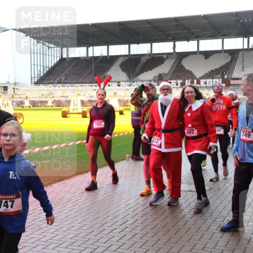 07.12.2025 - St. Pauli X-Mass-Run No. 15 Luisa Fischer http://msf.ph/oto/9391068 07.12.2025 11:03:43 Ziel 15, 746, 15, 747, 502, 12, 602, 80, 749, 61, 64, 102, 109, 151, 160, 186, 502, 574, 599, 602, 612, 748, 853, 875, 880, 953, 997, 1102, 1139, 1199, 1385, 1644, 1668, 1670, 1850, 4809 meine-sportfotos.de