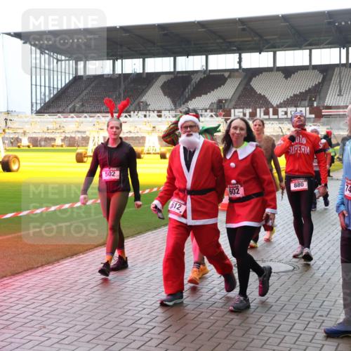 07.12.2025 - St. Pauli X-Mass-Run No. 15 Luisa Fischer http://msf.ph/oto/9391070 07.12.2025 11:03:43 Ziel 747, 502, 612, 30, 602, 880, 749, 61, 64, 102, 109, 151, 160, 186, 502, 574, 599, 602, 612, 748, 853, 875, 880, 953, 997, 1102, 1139, 1199, 1385, 1644, 1668, 1670, 1850, 4809 meine-sportfotos.de
