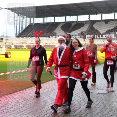 07.12.2025 - St. Pauli X-Mass-Run No. 15 Luisa Fischer http://msf.ph/oto/9391071 07.12.2025 11:03:44 Ziel 502, 12, 602, 997, 15, 880, 749, 61, 64, 102, 109, 151, 160, 186, 502, 574, 599, 602, 612, 748, 853, 875, 880, 953, 997, 1102, 1139, 1199, 1385, 1644, 1668, 1670, 1850, 4809 meine-sportfotos.de