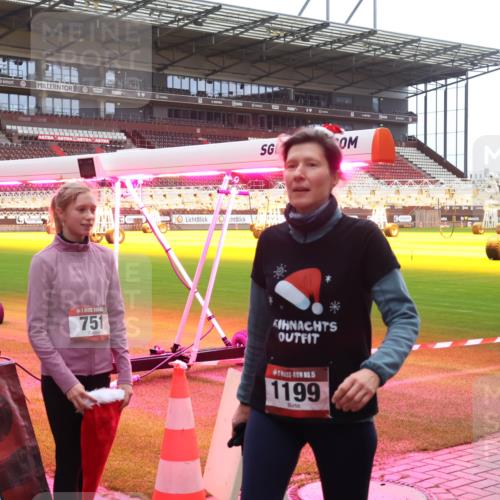 07.12.2025 - St. Pauli X-Mass-Run No. 15 Luisa Fischer http://msf.ph/oto/9391076 07.12.2025 11:03:56 Ziel 751, 55, 15, 1199, 61, 64, 102, 109, 186, 297, 505, 514, 748, 853, 1139, 1199, 1385, 1551, 1644, 1668, 1670, 1850 meine-sportfotos.de