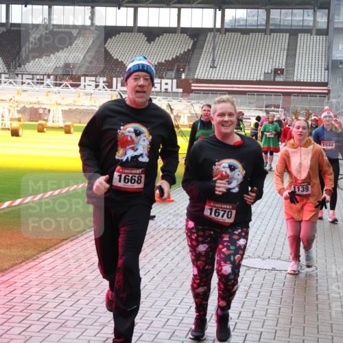 07.12.2025 - St. Pauli X-Mass-Run No. 15 Luisa Fischer http://msf.ph/oto/9391080 07.12.2025 11:04:01 Ziel 1668, 5, 1670, 1139, 1644, 61, 64, 102, 109, 186, 297, 505, 514, 719, 748, 853, 1139, 1199, 1385, 1551, 1850, 1853, 1857, 1860 meine-sportfotos.de