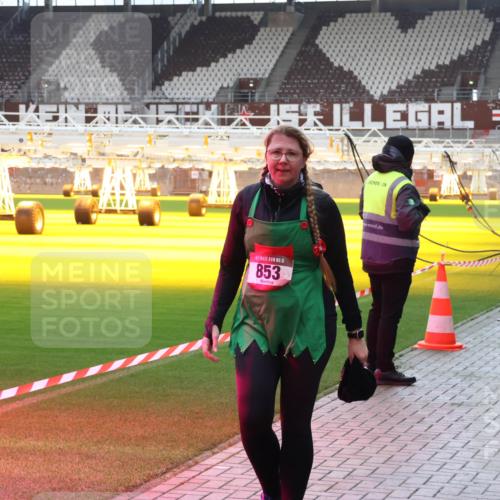 07.12.2025 - St. Pauli X-Mass-Run No. 15 Luisa Fischer http://msf.ph/oto/9391090 07.12.2025 11:04:05 Ziel 15, 853, 61, 64, 102, 109, 186, 222, 297, 505, 514, 719, 748, 853, 1551, 1850, 1853, 1857, 1860 meine-sportfotos.de