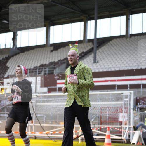 07.12.2025 - St. Pauli X-Mass-Run No. 15 Patografie http://msf.ph/oto/9391100 07.12.2025 10:29:01 Ziel 161, 165, 1308, 1330, 2874, 3299, 3669, 3938, 3942, 4073, 4265, 4291 meine-sportfotos.de