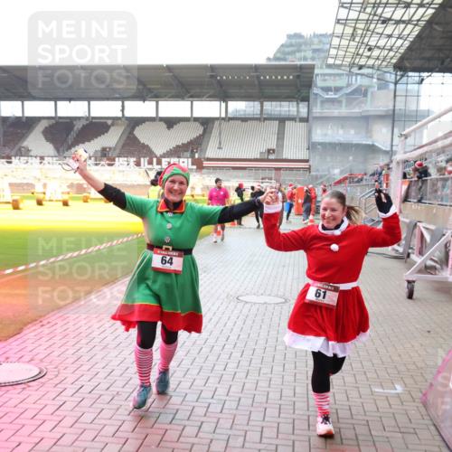 07.12.2025 - St. Pauli X-Mass-Run No. 15 Luisa Fischer http://msf.ph/oto/9391109 07.12.2025 11:04:12 Ziel 64, 61, 61, 64, 102, 109, 186, 215, 216, 222, 297, 432, 505, 514, 719, 1551, 1850, 1853, 1857, 1860 meine-sportfotos.de