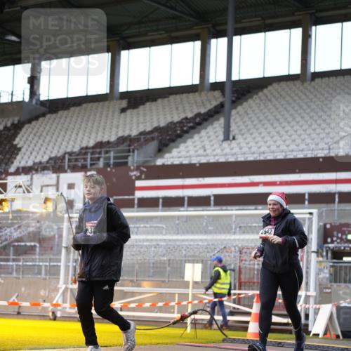 07.12.2025 - St. Pauli X-Mass-Run No. 15 Patografie http://msf.ph/oto/9391110 07.12.2025 10:29:04 Ziel 161, 165, 1308, 1330, 2874, 3299, 3669, 3938, 3942, 4073 meine-sportfotos.de