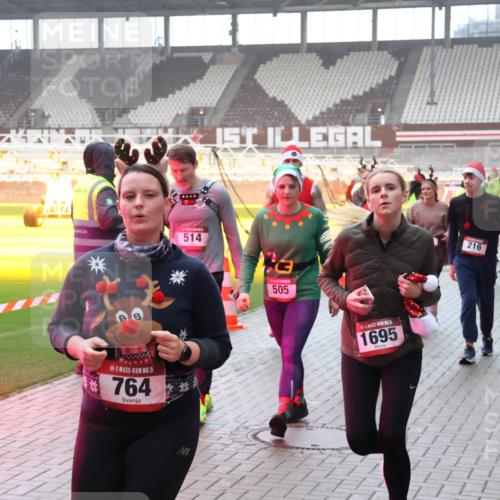 07.12.2025 - St. Pauli X-Mass-Run No. 15 Luisa Fischer http://msf.ph/oto/9391137 07.12.2025 11:04:39 Ziel 15, 764, 514, 1, 505, 5, 1695, 216, 102, 222, 126, 215, 216, 222, 285, 305, 432, 700, 702, 719, 734, 740, 764, 1200, 1252, 1254, 1401, 1695, 1766, 1769, 1852, 1853, 1854, 1856, 1857, 1860 meine-sportfotos.de