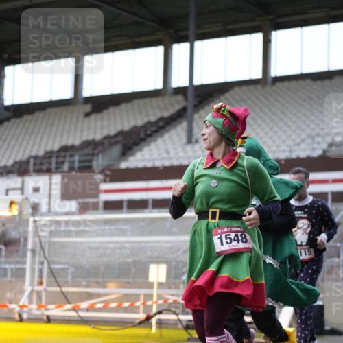 07.12.2025 - St. Pauli X-Mass-Run No. 15 Patografie http://msf.ph/oto/9391139 07.12.2025 10:29:15 Ziel 161, 165, 450, 1548, 1550, 1677, 1842, 3115, 3299, 3470, 3938, 3942 meine-sportfotos.de