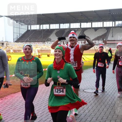 07.12.2025 - St. Pauli X-Mass-Run No. 15 Luisa Fischer http://msf.ph/oto/9391149 07.12.2025 11:04:42 Ziel 1, 15, 514, 505, 15, 1254, 252, 216, 222, 139, 126, 215, 216, 222, 285, 305, 361, 395, 432, 700, 702, 719, 734, 740, 764, 1200, 1252, 1254, 1401, 1643, 1695, 1766, 1769, 1852, 1853, 1854, 1856, 1857, 1860 meine-sportfotos.de