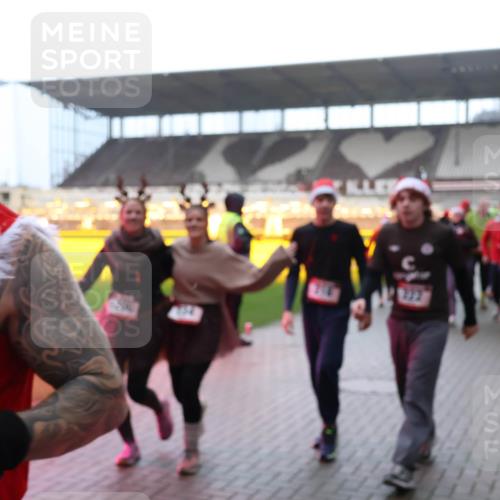 07.12.2025 - St. Pauli X-Mass-Run No. 15 Luisa Fischer http://msf.ph/oto/9391154 07.12.2025 11:04:43 Ziel 126, 215, 216, 222, 285, 305, 361, 395, 432, 700, 702, 719, 734, 740, 764, 1200, 1252, 1254, 1401, 1643, 1695, 1766, 1769, 1852, 1853, 1854, 1856, 1857, 1860 meine-sportfotos.de