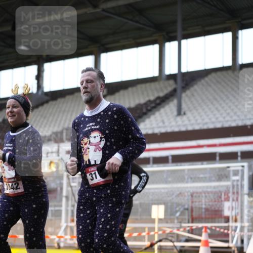 07.12.2025 - St. Pauli X-Mass-Run No. 15 Patografie http://msf.ph/oto/9391155 07.12.2025 10:29:16 Ziel 161, 165, 450, 458, 1373, 1548, 1550, 1677, 1842, 2001, 3115, 3299, 3470, 3938, 3942 meine-sportfotos.de