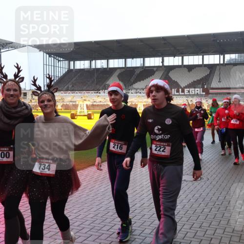 07.12.2025 - St. Pauli X-Mass-Run No. 15 Luisa Fischer http://msf.ph/oto/9391158 07.12.2025 11:04:44 Ziel 15, 1200, 15, 734, 216, 222, 5, 1, 102, 139, 126, 215, 216, 222, 285, 305, 361, 395, 432, 700, 702, 719, 734, 740, 764, 1200, 1252, 1254, 1401, 1643, 1695, 1766, 1769, 1852, 1853, 1854, 1856, 1857, 1860 meine-sportfotos.de