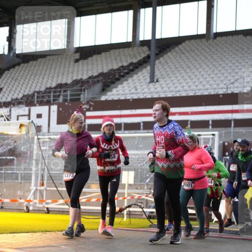 07.12.2025 - St. Pauli X-Mass-Run No. 15 Patografie http://msf.ph/oto/9391160 07.12.2025 10:29:20 Ziel 450, 458, 1373, 1548, 1550, 1677, 1842, 2001, 3080, 3115, 3299, 3470, 3942, 4007, 4009, 4264, 4266, 4293, 4296, 4440, 4531, 4695 meine-sportfotos.de