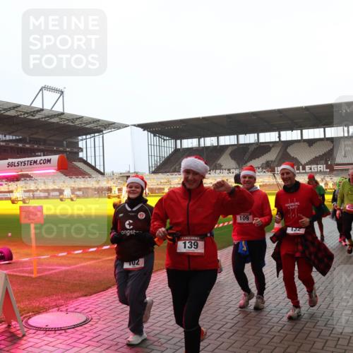 07.12.2025 - St. Pauli X-Mass-Run No. 15 Luisa Fischer http://msf.ph/oto/9391165 07.12.2025 11:04:47 Ziel 109, 132, 102, 139, 126, 215, 216, 222, 285, 305, 361, 395, 432, 700, 702, 734, 740, 764, 1200, 1252, 1254, 1401, 1643, 1695, 1766, 1769, 1852, 1854, 1856, 2791, 3719 meine-sportfotos.de