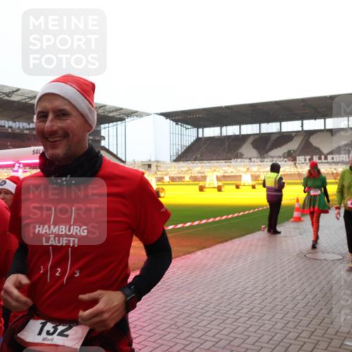 07.12.2025 - St. Pauli X-Mass-Run No. 15 Luisa Fischer http://msf.ph/oto/9391172 07.12.2025 11:04:49 Ziel 5, 109, 2, 3, 152, 126, 215, 216, 222, 285, 305, 361, 395, 432, 700, 702, 734, 740, 764, 1200, 1252, 1254, 1401, 1643, 1695, 1766, 1769, 1852, 1854, 1856, 2791, 3719 meine-sportfotos.de