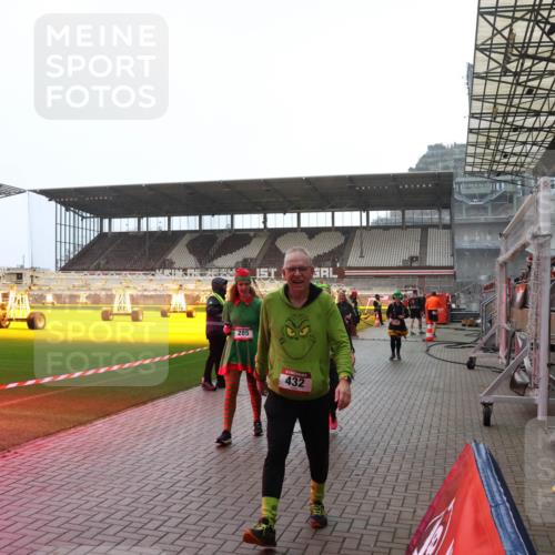 07.12.2025 - St. Pauli X-Mass-Run No. 15 Luisa Fischer http://msf.ph/oto/9391173 07.12.2025 11:04:51 Ziel 285, 432, 33, 126, 215, 216, 222, 285, 305, 361, 395, 432, 700, 702, 734, 740, 764, 1200, 1252, 1254, 1401, 1643, 1695, 1766, 1769, 1852, 1854, 1856, 2791, 2919, 3719 meine-sportfotos.de
